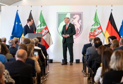 Ministerpräsident Hendrik Wüst verleiht Verdienstorden des Landes Nordrhein-Westfalen an 16 Persönlichkeiten