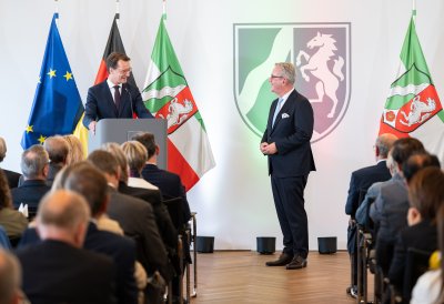 Ministerpräsident Hendrik Wüst verleiht Verdienstorden des Landes Nordrhein-Westfalen an 16 Persönlichkeiten