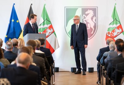 Ministerpräsident Hendrik Wüst verleiht Verdienstorden des Landes Nordrhein-Westfalen an 16 Persönlichkeiten