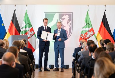 Ministerpräsident Hendrik Wüst verleiht Verdienstorden des Landes Nordrhein-Westfalen an 16 Persönlichkeiten