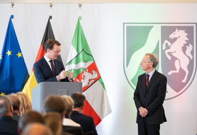 Ministerpräsident Hendrik Wüst verleiht Verdienstorden des Landes Nordrhein-Westfalen an 16 Persönlichkeiten