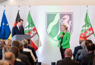 Ministerpräsident Hendrik Wüst verleiht Verdienstorden des Landes Nordrhein-Westfalen an 16 Persönlichkeiten