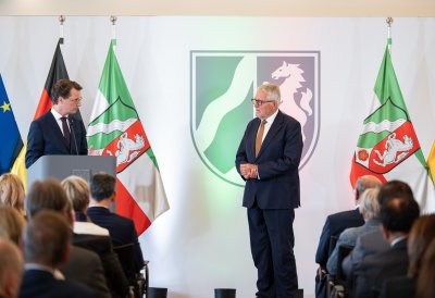 Ministerpräsident Hendrik Wüst verleiht Verdienstorden des Landes Nordrhein-Westfalen an 16 Persönlichkeiten
