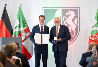Ministerpräsident Hendrik Wüst verleiht Verdienstorden des Landes Nordrhein-Westfalen an 16 Persönlichkeiten