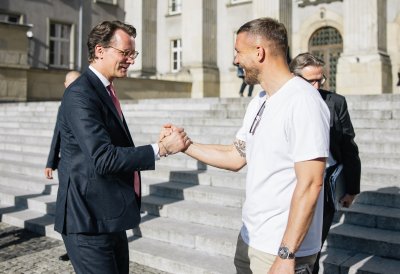MP Wüst trifft Lukas Podolski