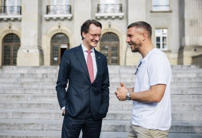 MP Wüst trifft Lukas Podolski
