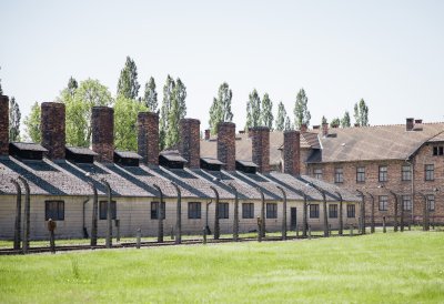 Erinnerung bewahren, Antisemitismus entschlossen bekämpfen: Ministerpräsident Wüst besucht Auschwitz-Birkenau