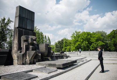 Erinnerung bewahren, Antisemitismus entschlossen bekämpfen: Ministerpräsident Wüst besucht Auschwitz-Birkenau