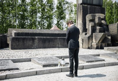 Erinnerung bewahren, Antisemitismus entschlossen bekämpfen: Ministerpräsident Wüst besucht Auschwitz-Birkenau
