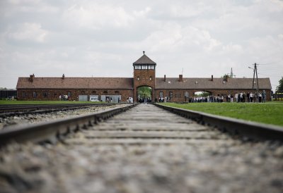 Erinnerung bewahren, Antisemitismus entschlossen bekämpfen: Ministerpräsident Wüst besucht Auschwitz-Birkenau