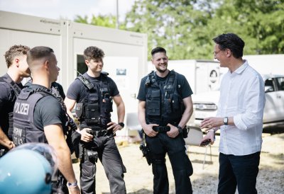 Rundgang auf dem Parookaville Festival am Flughafen Weeze
