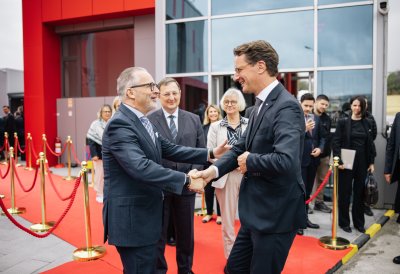 Ministerpräsident Wüst besucht gemeinsam mit dem Henkel-CEO Carsten Knobel das Henkel-Werk in Elmadağ bei Ankara