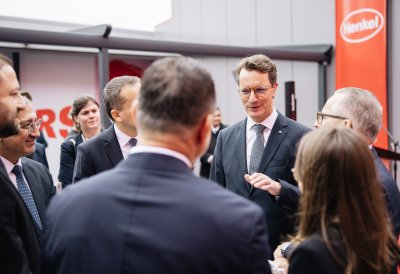 Ministerpräsident Wüst besucht gemeinsam mit dem Henkel-CEO Carsten Knobel das Henkel-Werk in Elmadağ bei Ankara