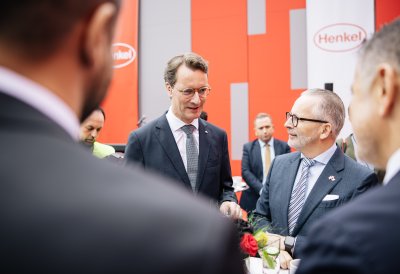 Ministerpräsident Wüst besucht gemeinsam mit dem Henkel-CEO Carsten Knobel das Henkel-Werk in Elmadağ bei Ankara