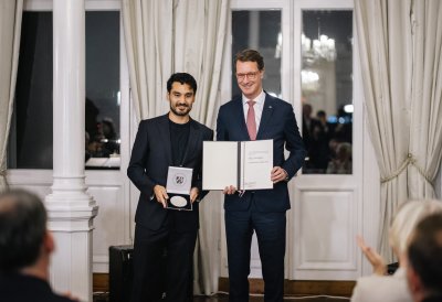 Ministerpräsident Wüst überreicht die Mevlüde-Genç-Medaille in Istanbul an İlkay Gündoğan