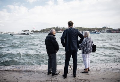  Ministerpräsident Wüst unternimmt mit Zeitzeuginnen und Zeitzeugen einen historischen Stadtspaziergang durch die Viertel Tophane und Karaköy