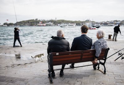  Ministerpräsident Wüst unternimmt mit Zeitzeuginnen und Zeitzeugen einen historischen Stadtspaziergang durch die Viertel Tophane und Karaköy