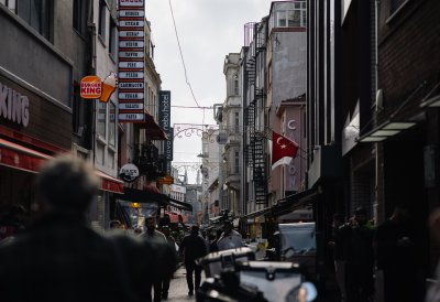  Ministerpräsident Wüst unternimmt mit Zeitzeuginnen und Zeitzeugen einen historischen Stadtspaziergang durch die Viertel Tophane und Karaköy