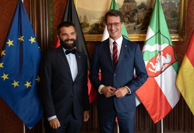 Ministerpräsident Hendrik Wüst empfängt Konsularisches Korps beim Sommerempfang auf Schloss Drachenburg