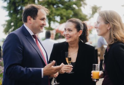 Ministerpräsident Hendrik Wüst empfängt Konsularisches Korps beim Sommerempfang auf Schloss Drachenburg