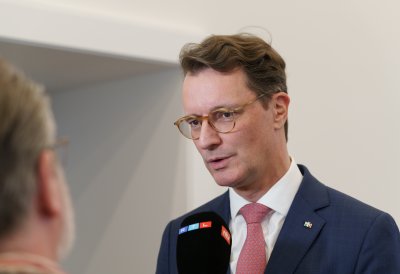 Ministerpräsident Hendrik Wüst gibt ein Pressestatement