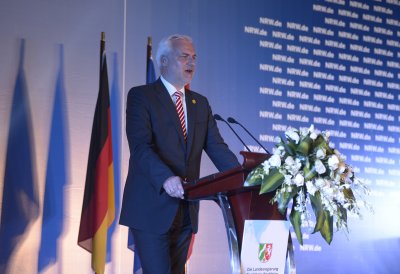 Wirtschaftsminister Garrelt Duin hält eine Rede