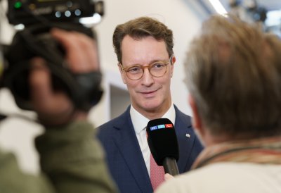 Ministerpräsident Hendrik Wüst gibt ein Pressestatement