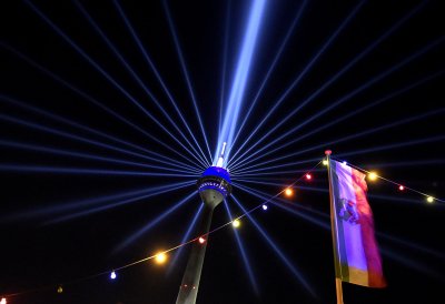Licht-Schauspiel auf dem Rheinturm