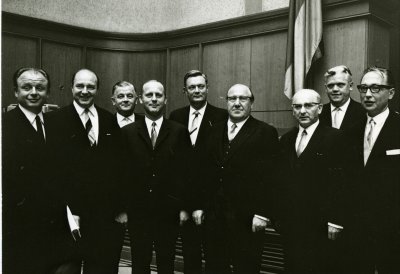 Das Bild zeigt das 3. Kabinett von Ministerpräsident Meyers