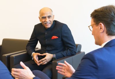 Ministerpräsident Hendrik Wüst empfängt den Botschafter der Republik Indien