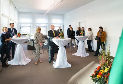 Ministerpräsident Wüst händigt Hendrik Snoek den Bundesverdienstorden aus