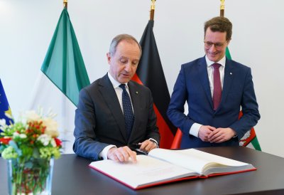 Ministerpräsident Hendrik Wüst trifft den italienischen  Botschafter Armando Varricchio