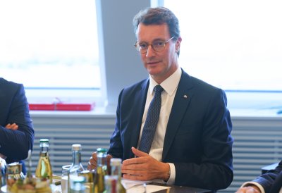 Ministerpräsident Hendrik Wüst trifft den Gouverneur der chinesischen Partnerprovinz Jiangsu