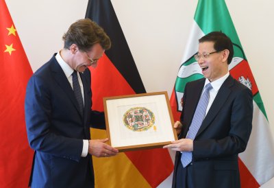 Ministerpräsident Hendrik Wüst trifft den Gouverneur der chinesischen Partnerprovinz Jiangsu