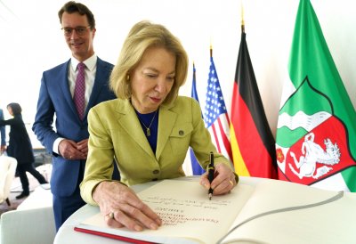 Ministerpräsident Hendrik Wüst empfängt die neue Botschafterin der USA Amy Gutmann