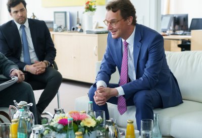 Ministerpräsident Hendrik Wüst empfängt die neue Botschafterin der USA Amy Gutmann