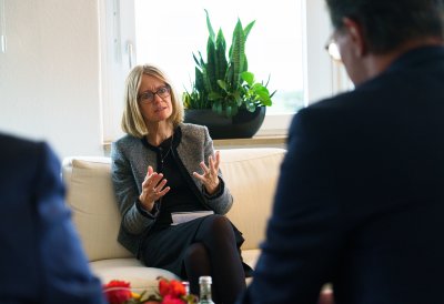 Ministerpräsident Wüst empfängt die Botschafterin des Vereinigten Königreichs Jill Gallard