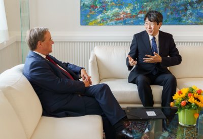 Ministerpräsident Armin Laschet empfängt den Generalkonsul von Japan in Nordrhein-Westfalen