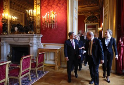 Wirtschaftsforum in Paris