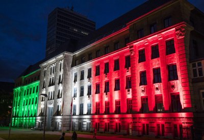 Nordrhein-Westfalen leuchtet: Zum 74. Landesgeburtstag erstrahlen historische Bauwerke in den Landesfarben