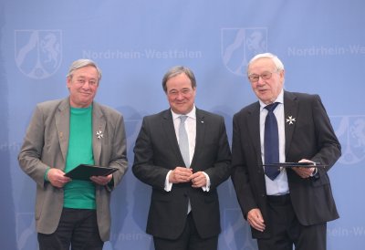 Ministerpräsident Armin Laschet zeichnet 19 Bürgerinnen und Bürger mit dem Landesverdienstorden aus