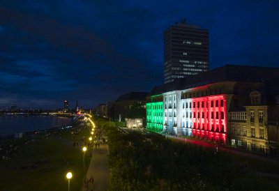 Nordrhein-Westfalen leuchtet: Zum 74. Landesgeburtstag erstrahlen historische Bauwerke in den Landesfarben