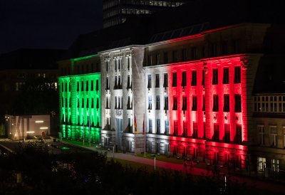 Nordrhein-Westfalen leuchtet: Zum 74. Landesgeburtstag erstrahlen historische Bauwerke in den Landesfarben