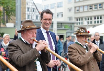 Ministerpräsident Hendrik Wüst nimmt an den Feierlichkeiten zum Tag der Deutschen Einheit in Erfurt teil
