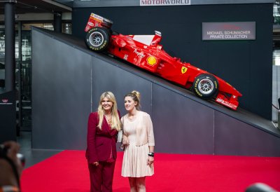 Ministerpräsident Hendrik Wüst verleiht den Staatspreis an Michael Schumacher