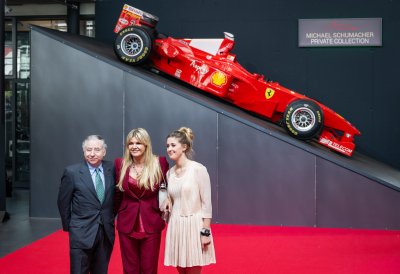 Ministerpräsident Hendrik Wüst verleiht den Staatspreis an Michael Schumacher