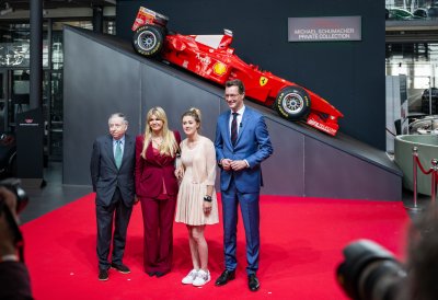 Ministerpräsident Hendrik Wüst verleiht den Staatspreis an Michael Schumacher