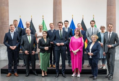 Gruppenfoto der Staatssekretärinnen und Staatssekretäre