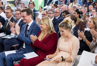 Ministerpräsident Hendrik Wüst verleiht den Staatspreis an Michael Schumacher