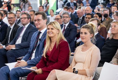 Ministerpräsident Hendrik Wüst verleiht den Staatspreis an Michael Schumacher